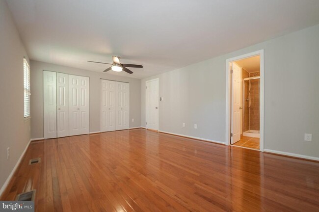 Building Photo - 5725 Walnut Wood Ln