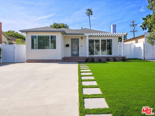Building Photo - 11323 Utopia Ave