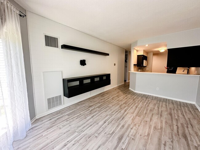 Building Photo - 1392 Carling Dr
