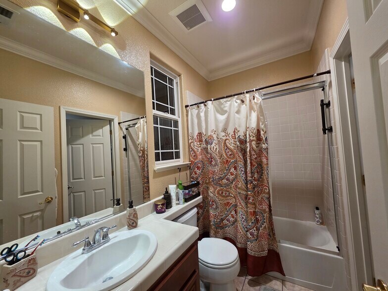 Building Photo - 1850 Ballybunion Dr