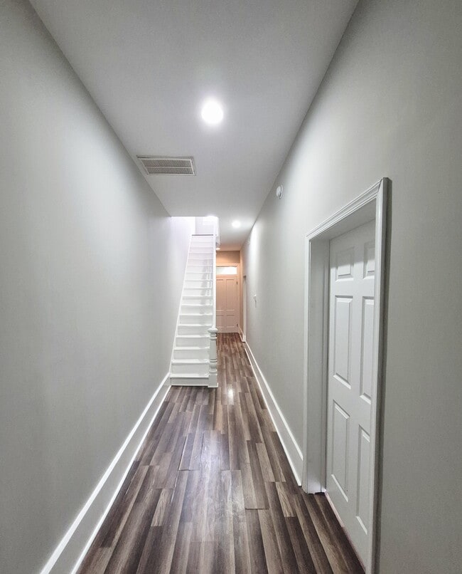 Building Photo - 2820 Q St