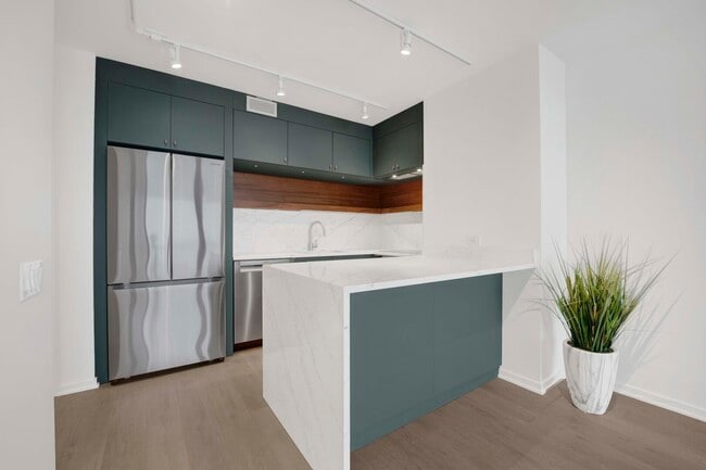 Building Photo - 900 N Lake Shore Dr