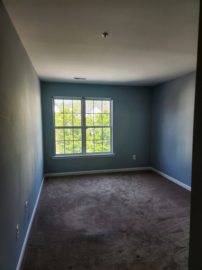 Building Photo - 2026 Windsong Dr