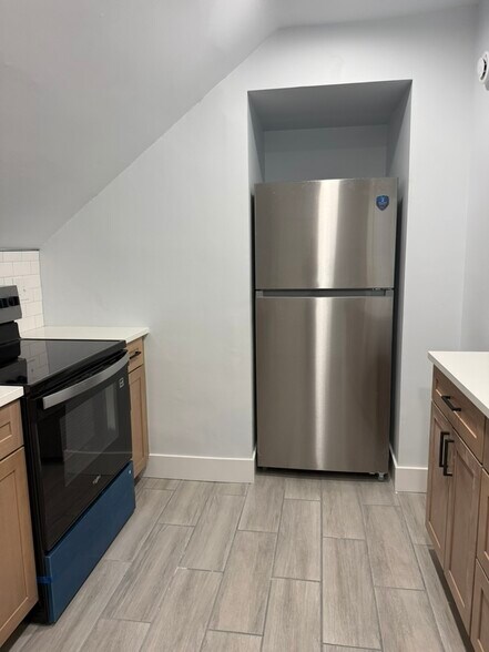 Building Photo - 1367 Burdette Ave