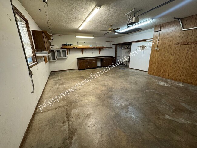 Building Photo - Charming 3 Bedroom, 2 Bath Home with Sunroom, Garage & Privacy-Fenced Yard