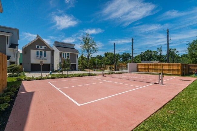 Building Photo - 7609 Victory Reserve St