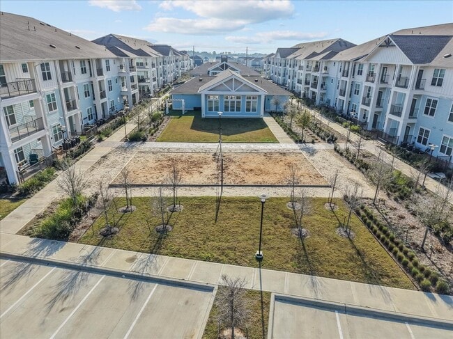 Building Photo - 700 Topwater Trl