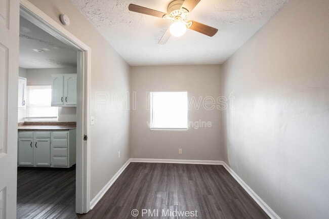 Building Photo - 524 W 23rd St