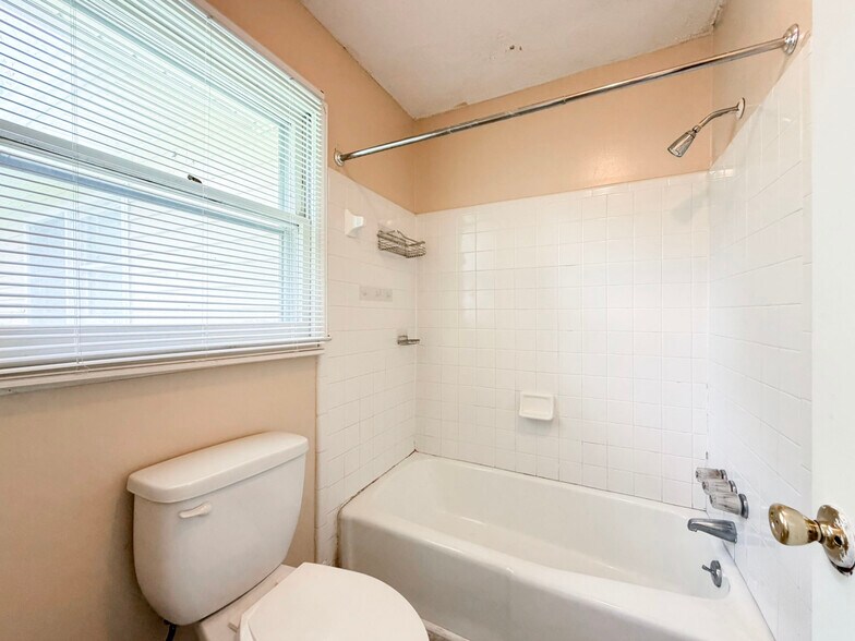 Building Photo - 1408 Imperial Dr