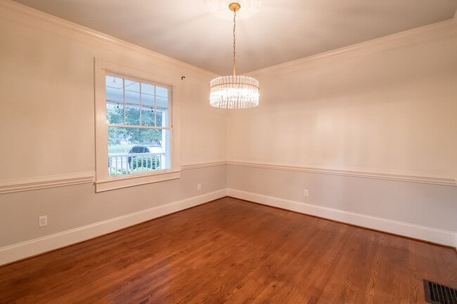 Building Photo - Spacious charmer in the heart of Dilworth ...