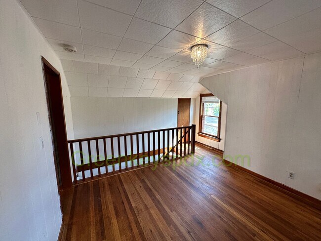 Building Photo - Gorgeous Pet-Friendly 3 Bedroom 1 Bath House