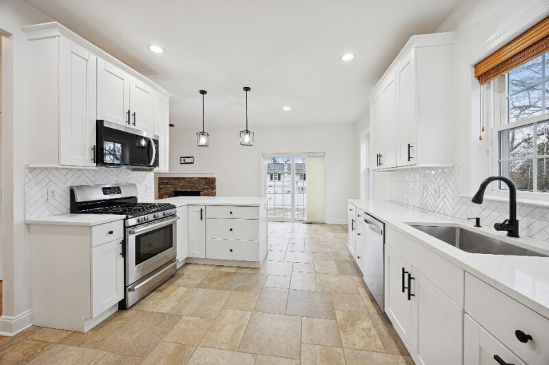 Building Photo - 7518 Lawn St