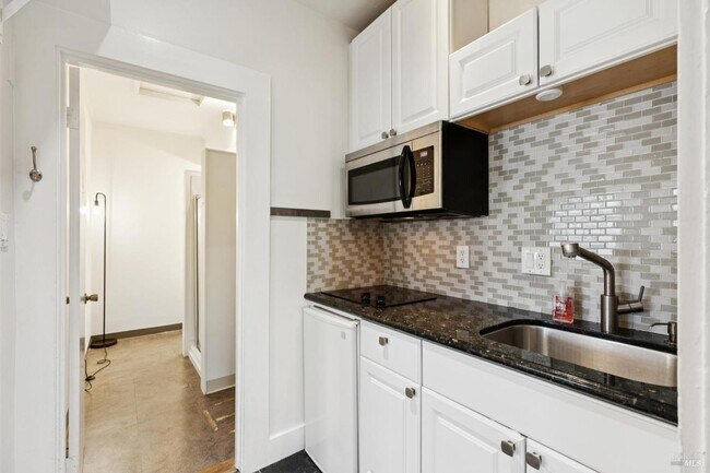 Building Photo - 21 Tamalpais Ave