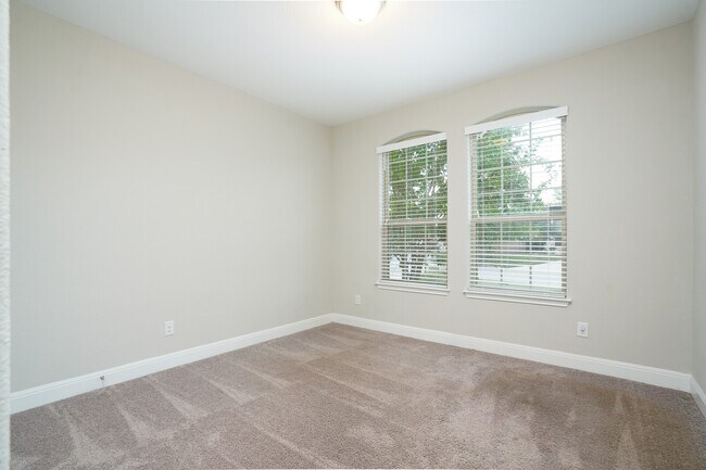 Building Photo - 8007 Cibolo Valley