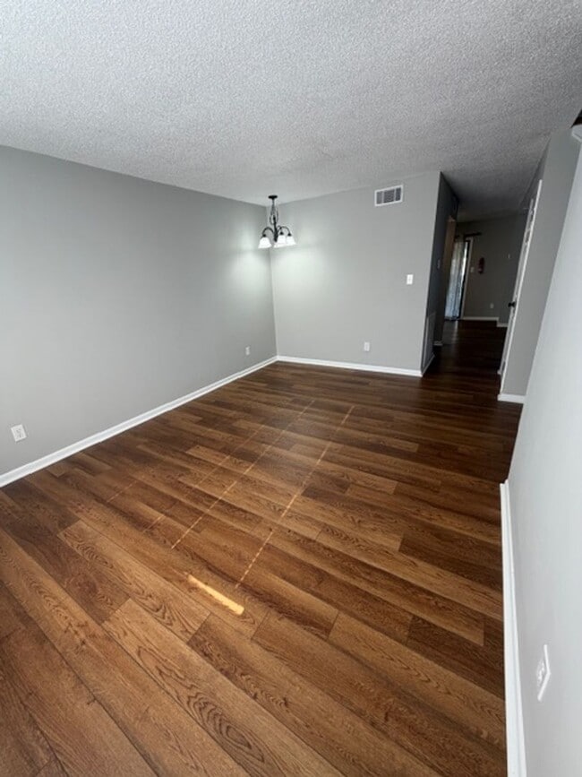Building Photo - 142 Stoneridge Dr