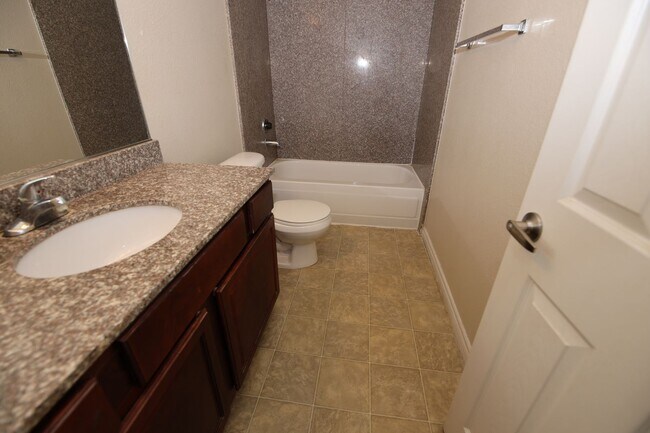 Building Photo - UPGRADED BELLA VITA 1 BEDROOM CONDO