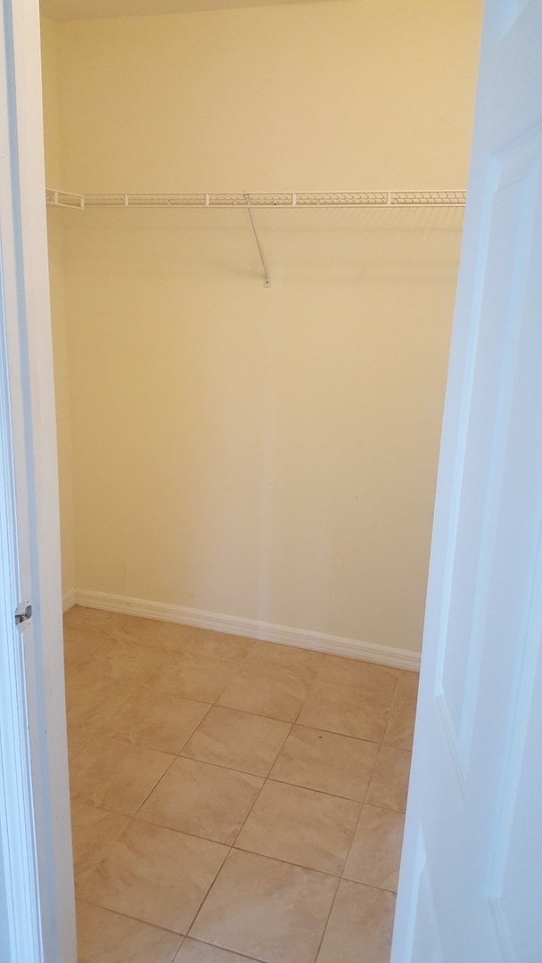 Building Photo - Affordable 3 bedroom 2 bath 1 car garage d...