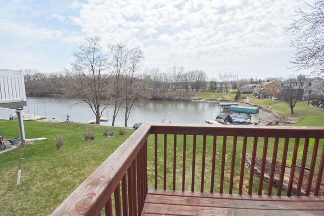 Building Photo - Luxury Lakeside Living – 3 Bed, 2.5 Bath Home with Stunning Views