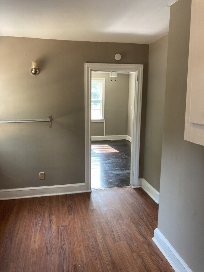 Building Photo - 3 bedroom house in Greenville