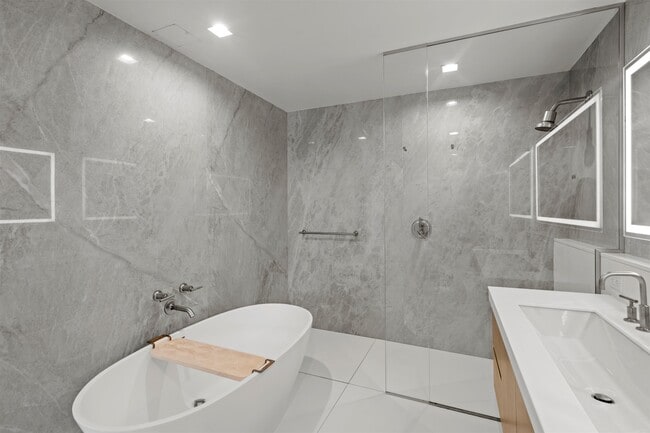 Building Photo - 320 Adolphus Ave