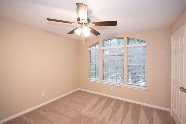 Building Photo - 10411 Village Lake Dr