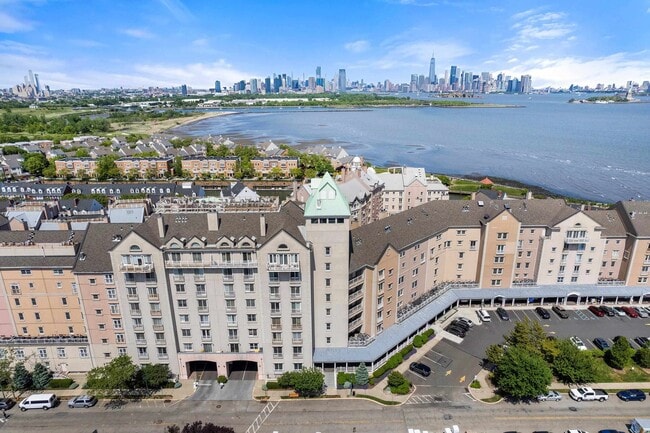 Building Photo - 100 Shearwater Ct E