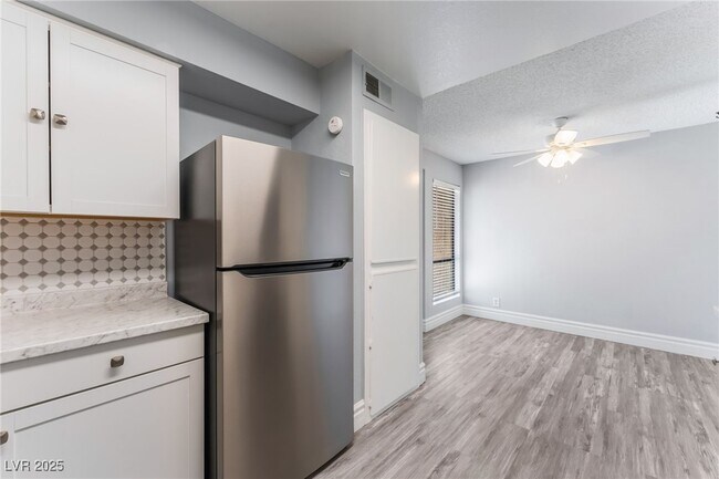 Building Photo - 3151 N Soaring Gulls Dr