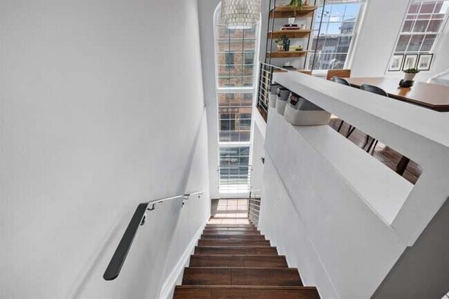 Building Photo - 354 3rd St