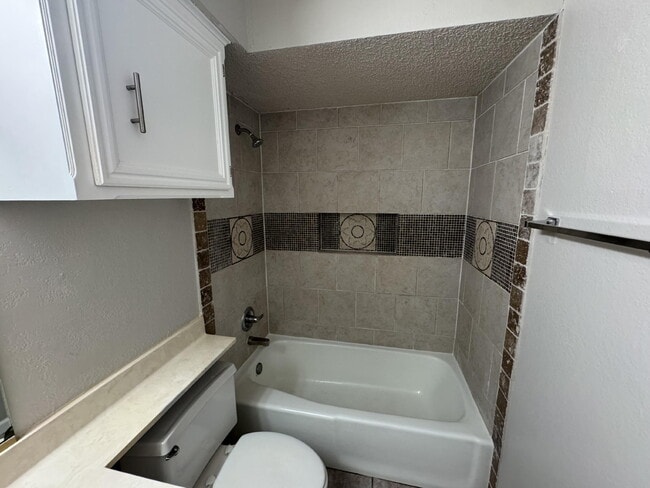 Building Photo - 121 Troy Ave