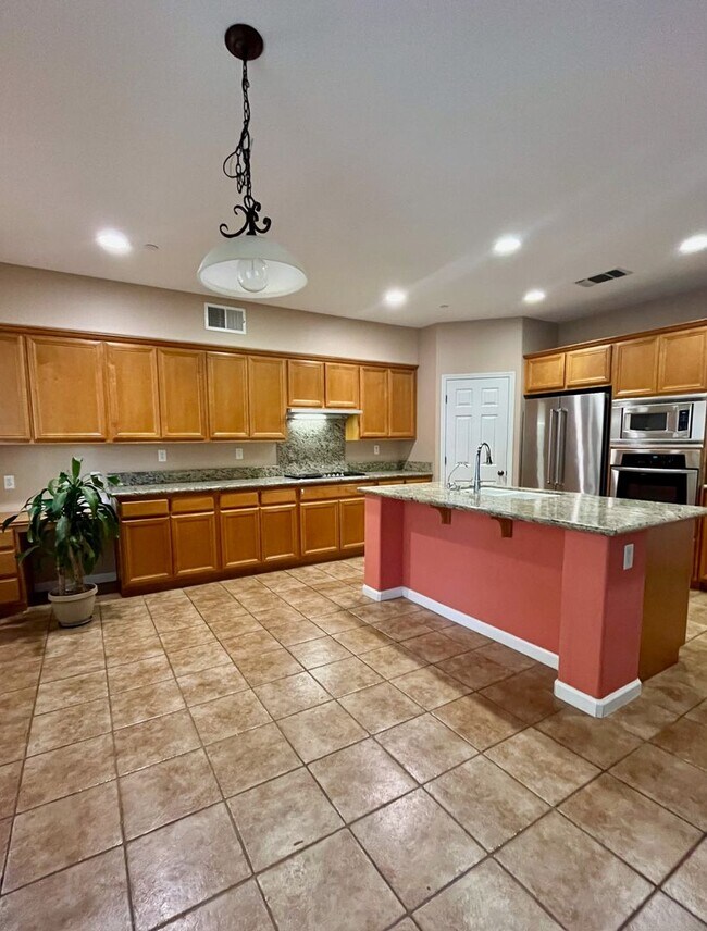 Building Photo - Spacious 4-Bedroom Home in Woodland –Cul-d...