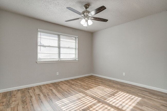 Building Photo - Move In Special - 1/2 off 1st months rent