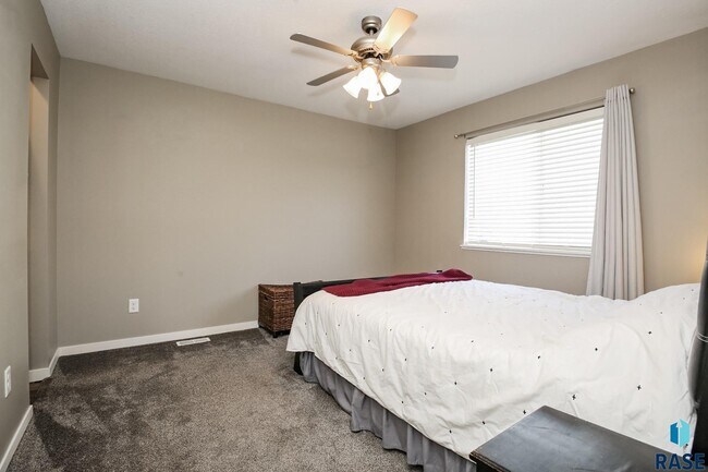 Building Photo - 1600 East 69th St N