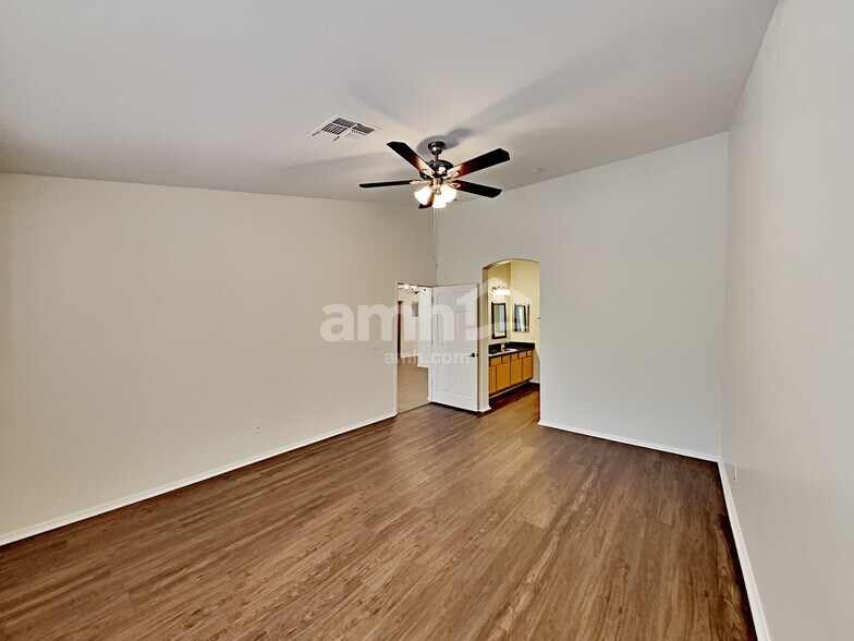 Building Photo - 12729 W Earll Dr