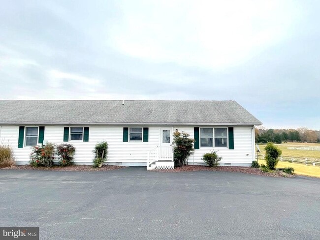 Building Photo - 44994 Serenity Farm Ln