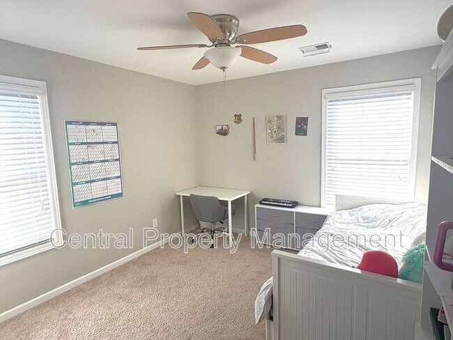 Building Photo - 316 Meadowpark Ln