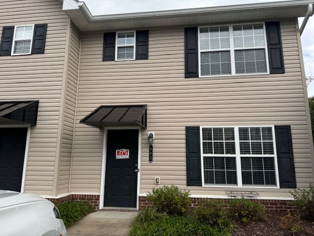 Building Photo - 2121 S Greenwood Dr