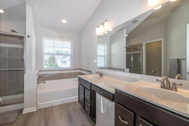 Building Photo - 3004 Lodge View Ct