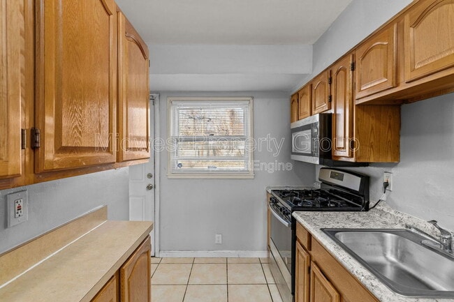 Building Photo - 405 Cameron Rd