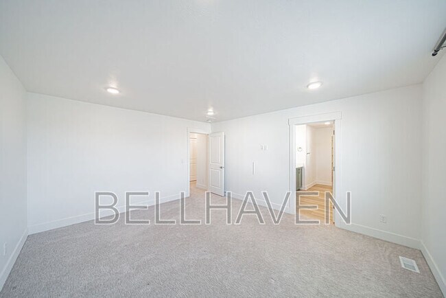 Building Photo - 667 S 2275 W