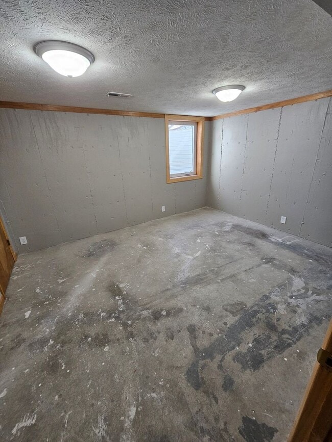 Building Photo - Single Family with basement