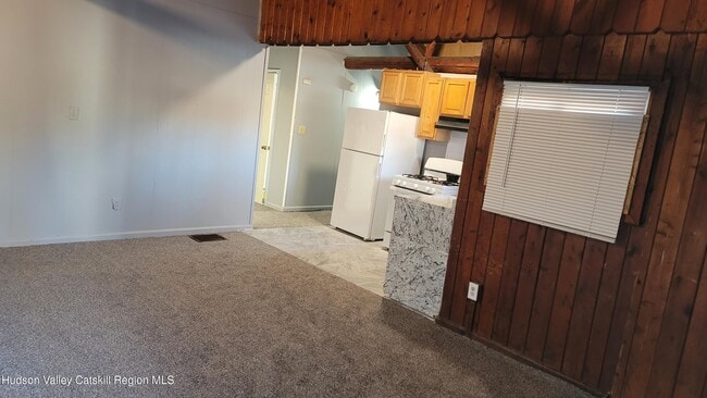 Building Photo - 5 Maple St