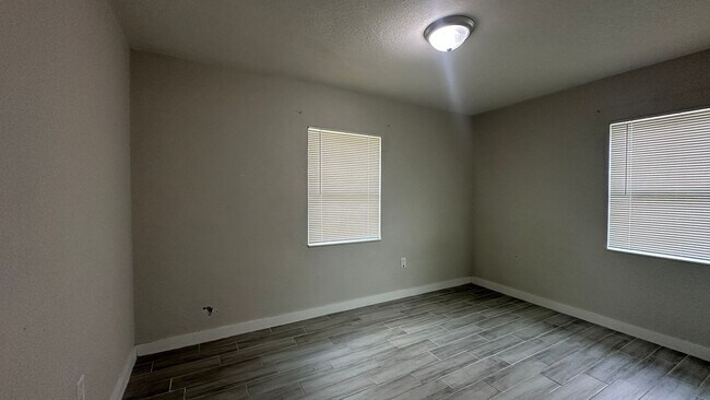 Building Photo - 517 San Juan Blvd