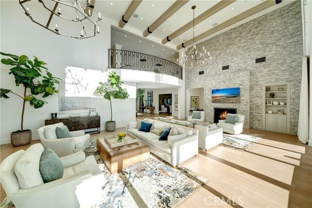 Building Photo - 2037 Delphine Ln