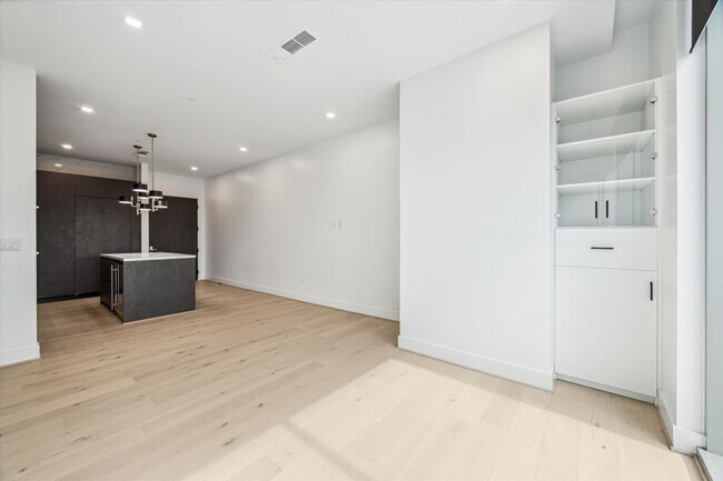 Building Photo - 1711 Allen Pkwy