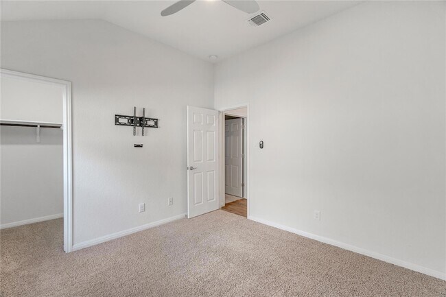 Building Photo - 424 Freeman Park Pl