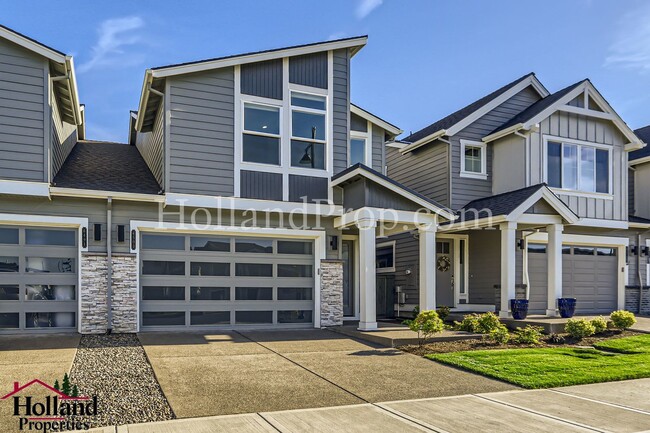 Primary Photo - Modern Stylish 3-Bed Home in Prime Hillsbo...