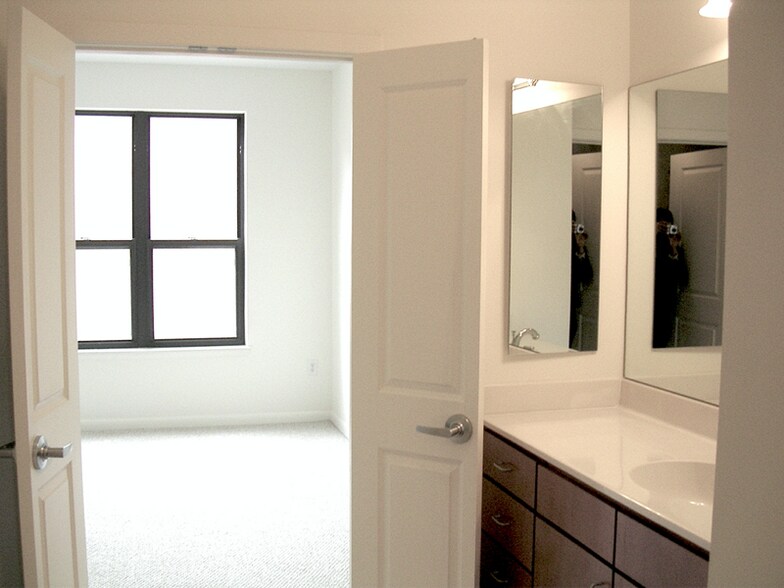 Building Photo - 1001 L St NW