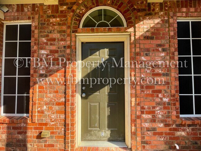Building Photo - 1203 N Clay St