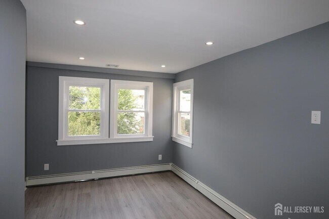 Building Photo - 324 Harper Pl