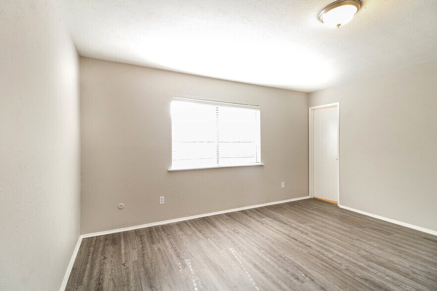 Building Photo - 5011 Ridge Manor Dr